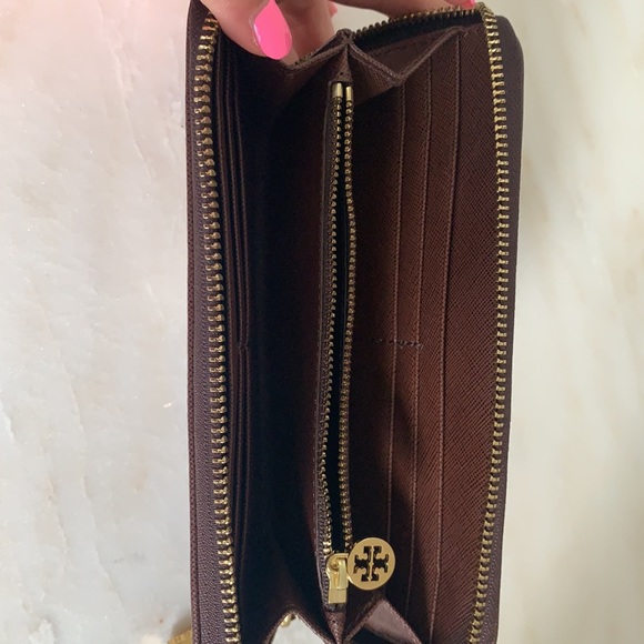 Authentic Tory Burch Brown wallet. - Picture 3 of 10